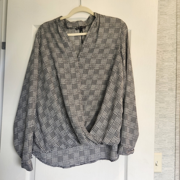 Adrianna Papell Tops - Adrianna Papell Monochrome Plaid Top Size XL Euc